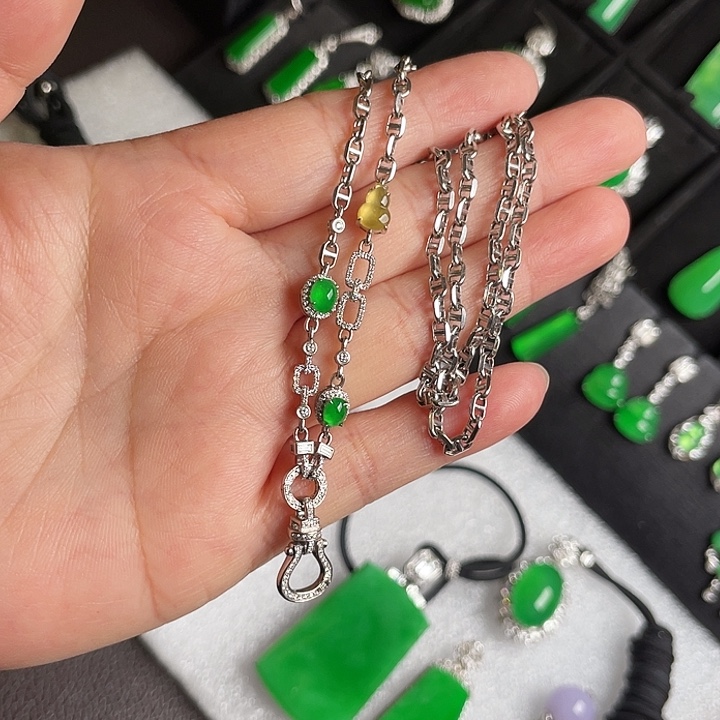 翡翠18K金镶嵌颈饰百搭链