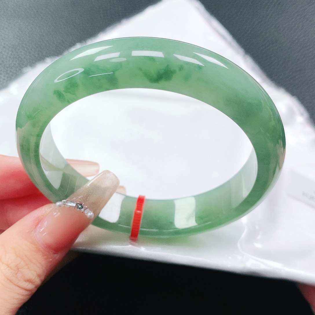 翡翠手镯未镶嵌57圈