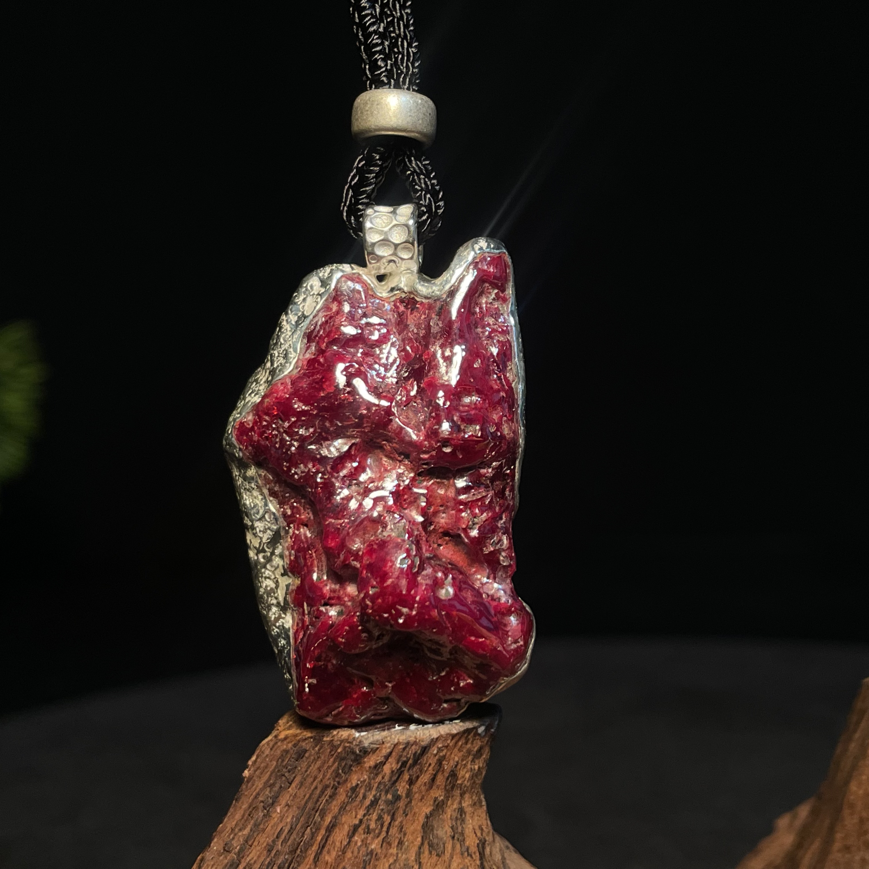 天然辰砂朱砂晶体狗头砂男款挂件精品58克