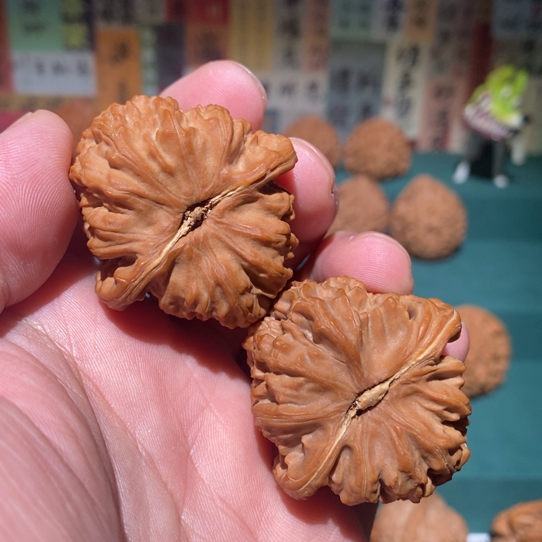 道***文玩核桃把件三角白