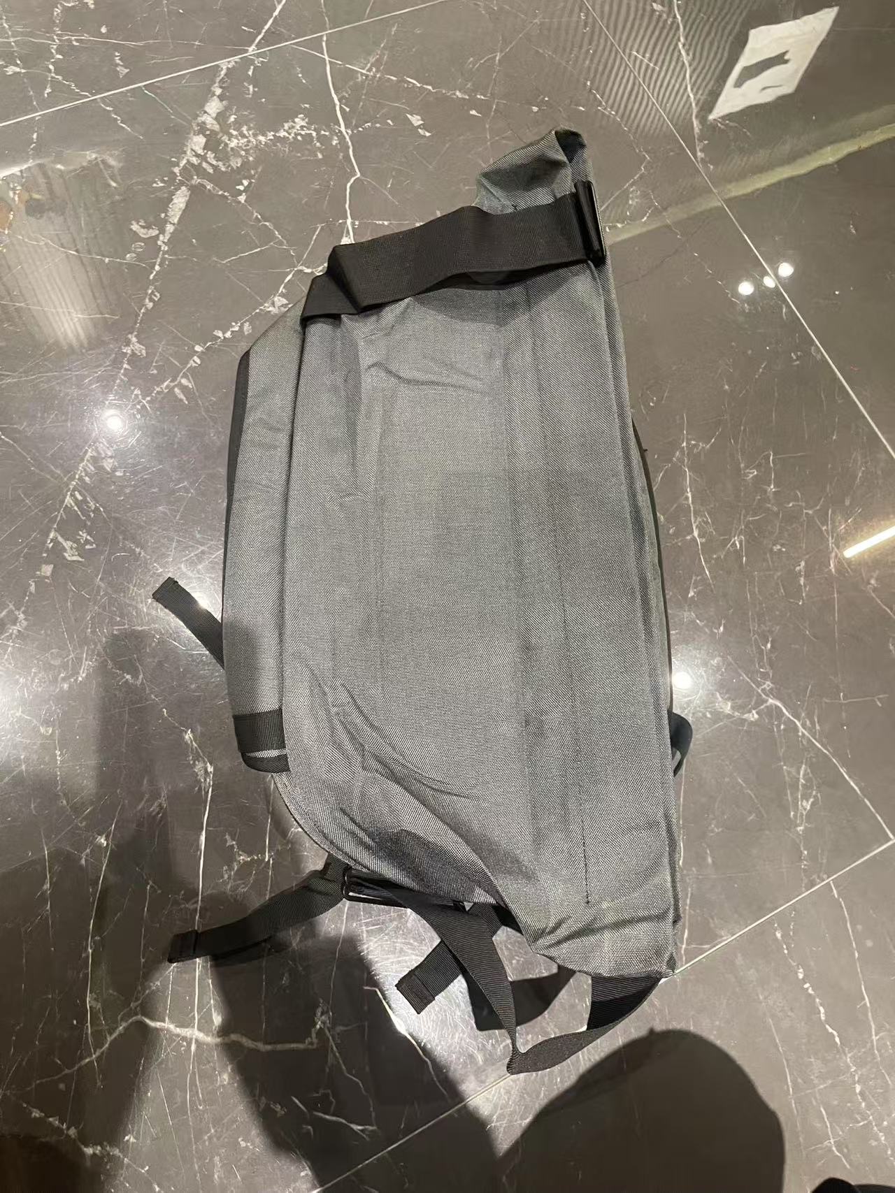 28877-休闲双肩背包