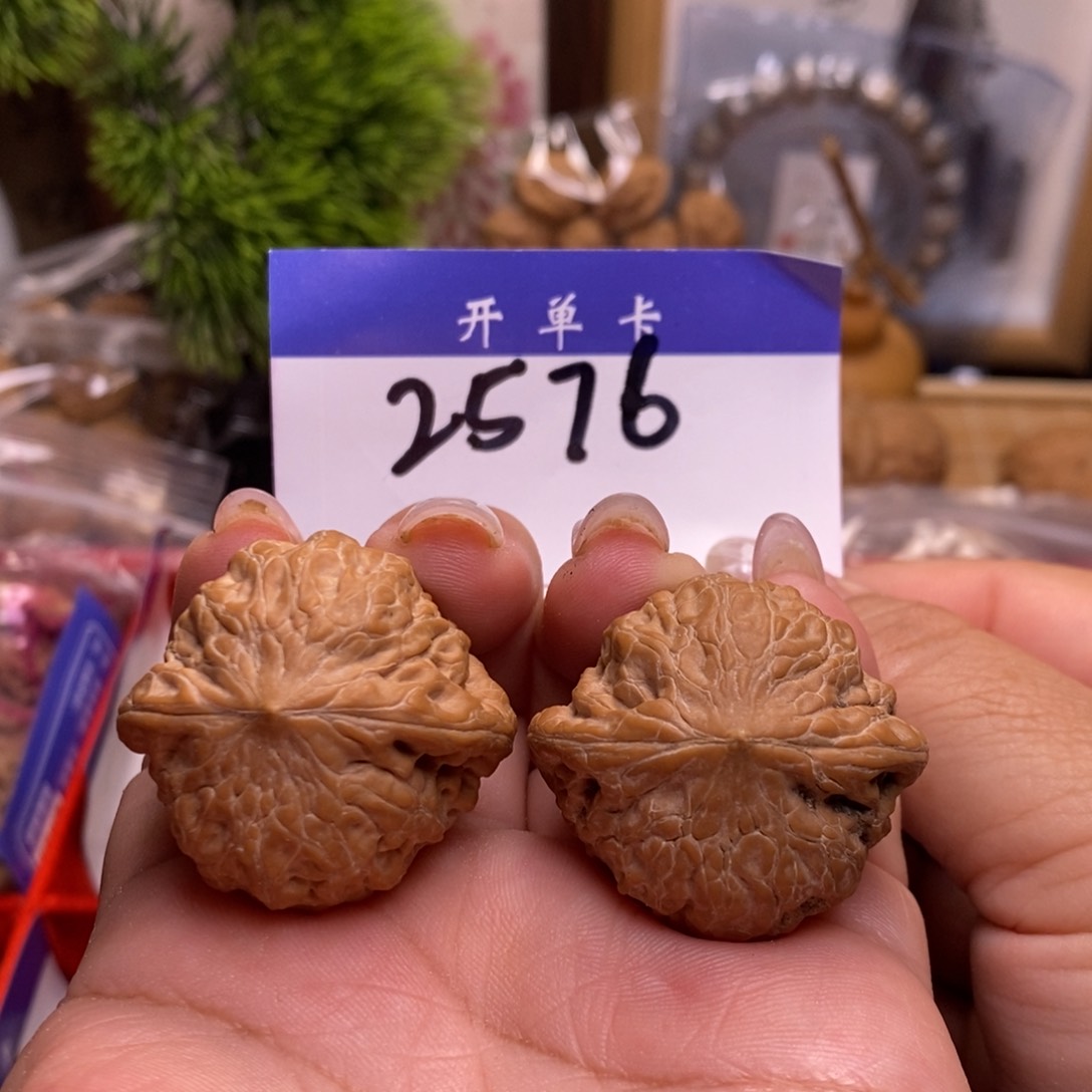 文玩核桃吊坠铁锤。全品。边。35。丹