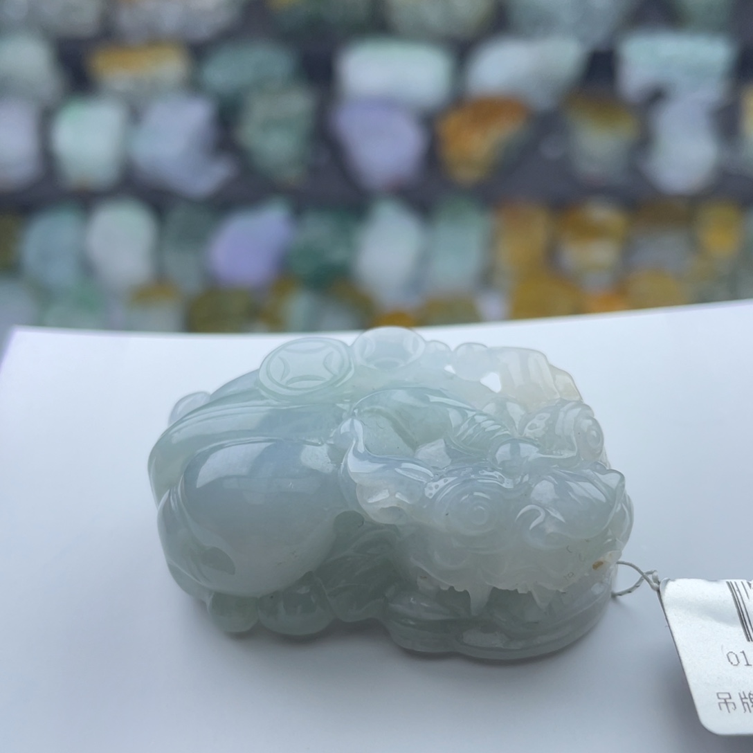 翡翠未镶嵌颈饰貔貅