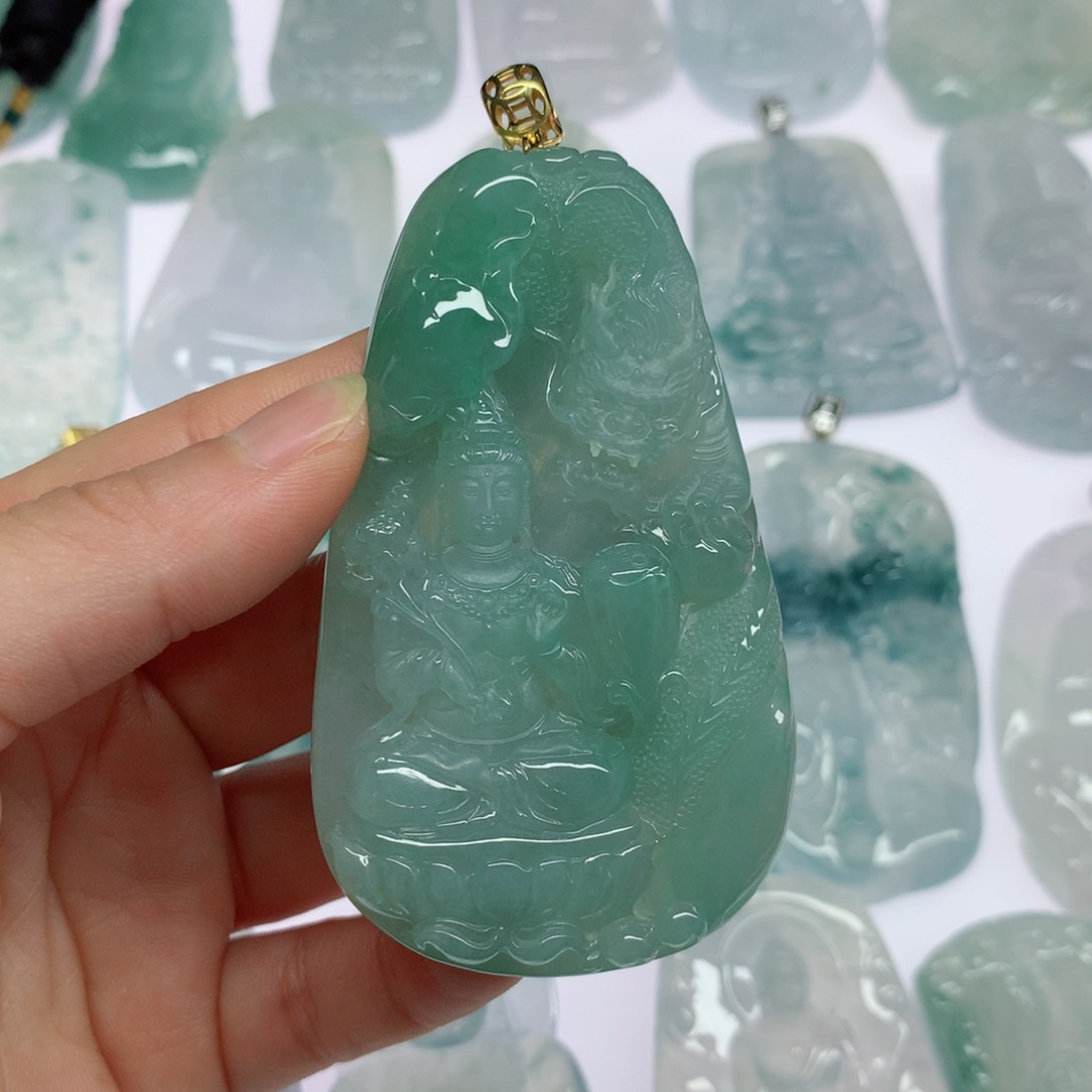 翡翠18K金镶嵌颈饰十****圆大势至