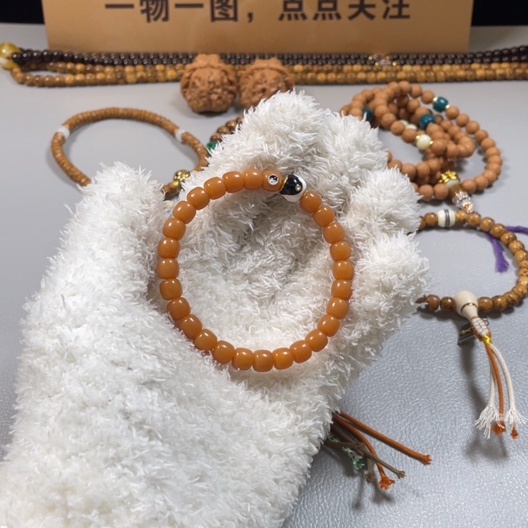 白玉菩提吊坠。。。。。。。。。。。