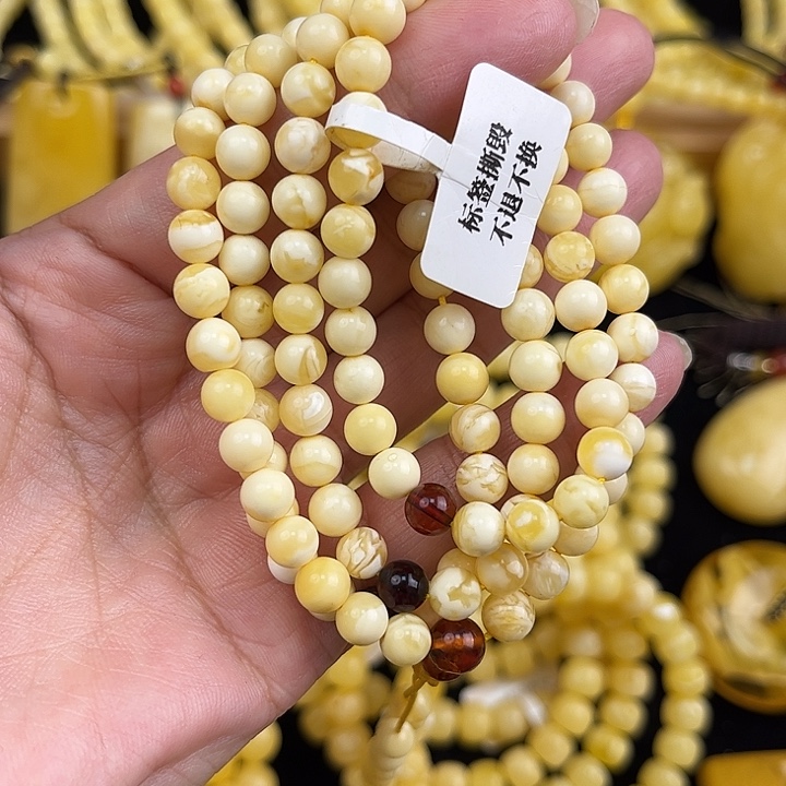琥珀未镶嵌颈饰琥珀