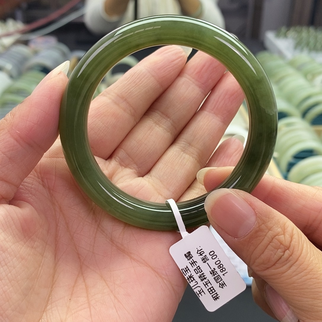 和田玉未镶嵌珠宝奇石和田玉手镯52有瑕疵