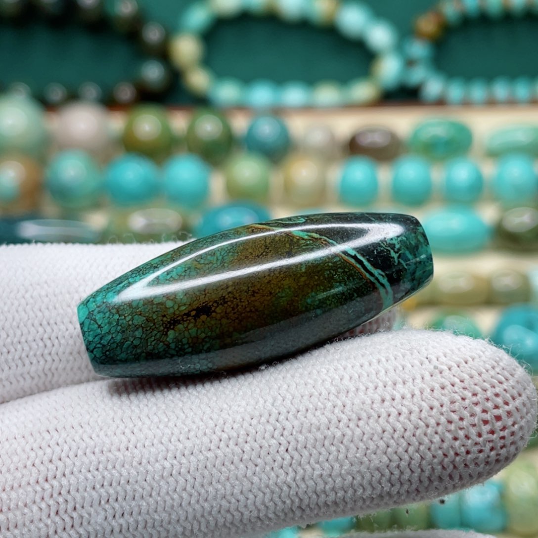 绿松石未镶嵌颈饰