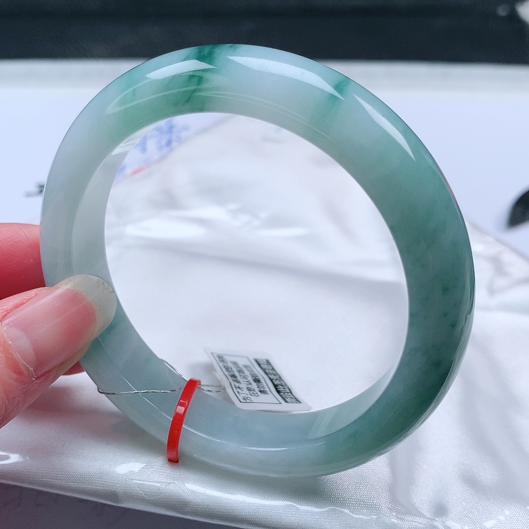 翡翠手镯未镶嵌56圈