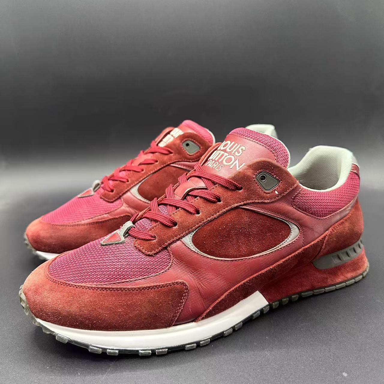 95新 LouisVuitton/路易威登 男士红色时尚百搭运动鞋41.5码zy239