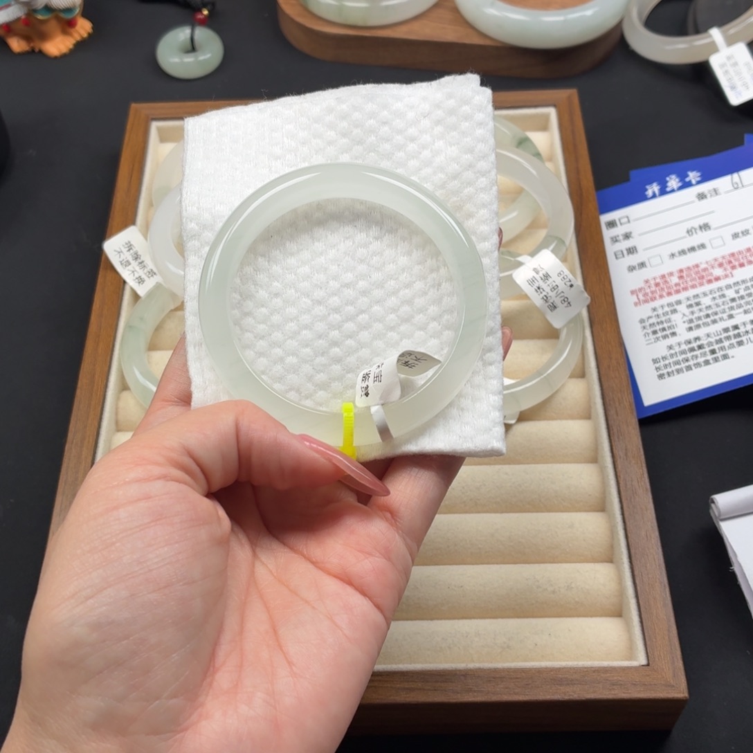 复***物石英质玉未镶嵌手镯61