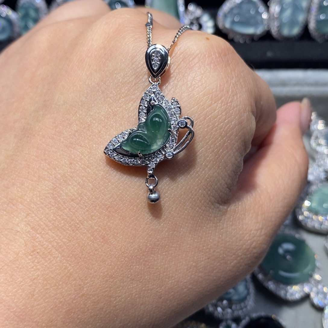 翡翠颈饰未镶嵌翡翠