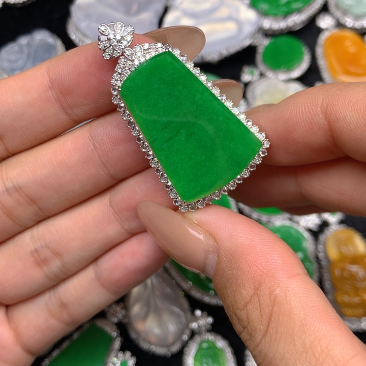 小***邱翡翠18K金镶嵌吊坠(不含链)