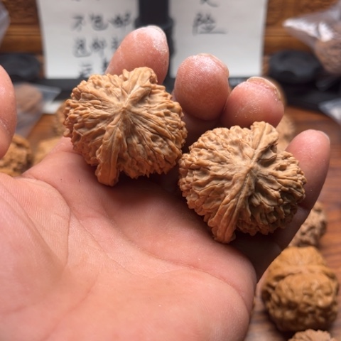 文玩核桃把件皇冠