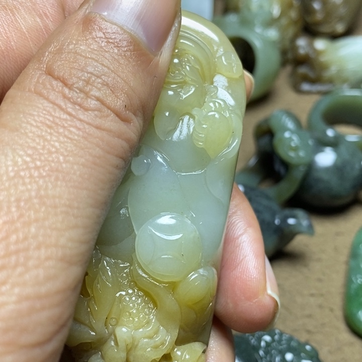 S***_和田玉未镶嵌颈饰