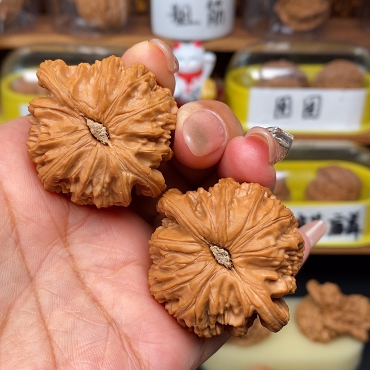 文玩核桃吊坠周*辰42全品白狮子