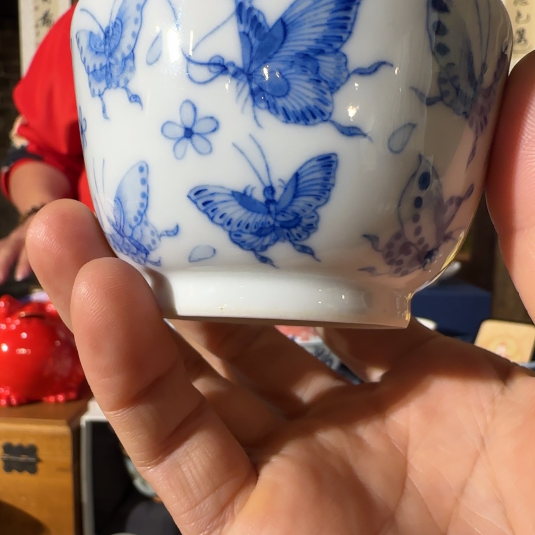 天***罡瓷手绘青花蝴蝶主人杯