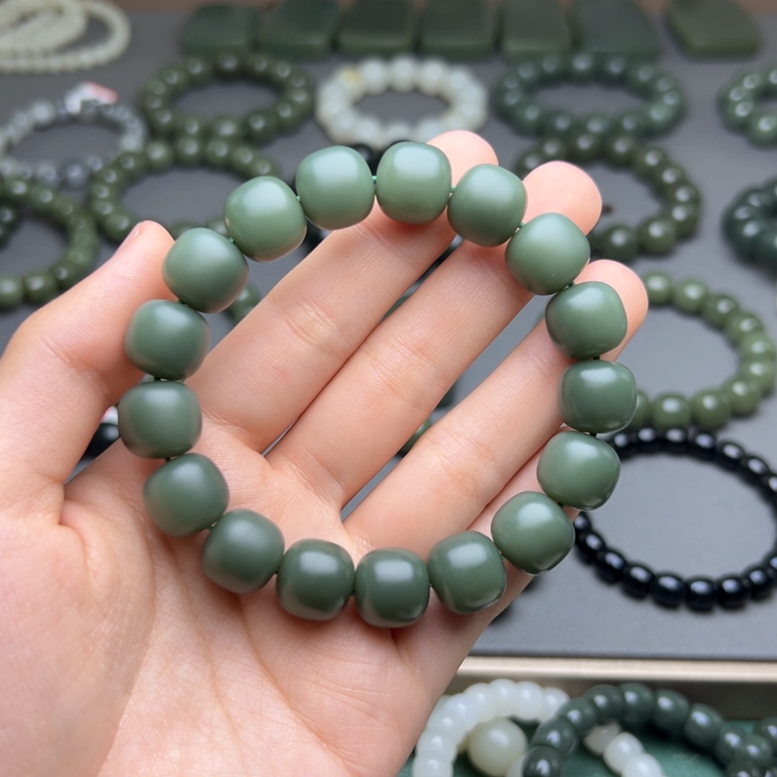 和田玉手链未镶嵌张***?