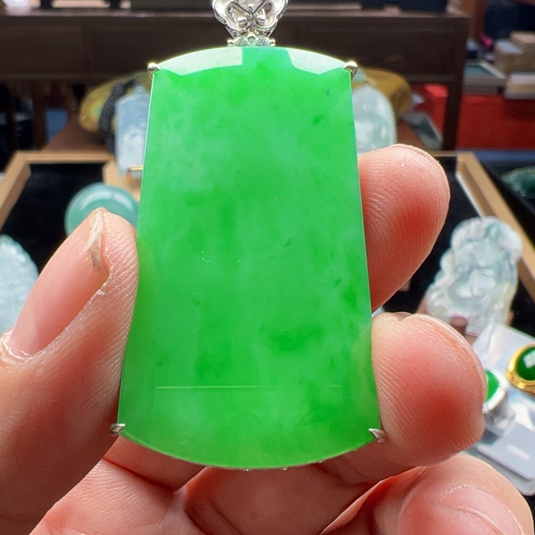 翡翠颈饰未镶嵌生****儿天然缅甸翡翠吊坠