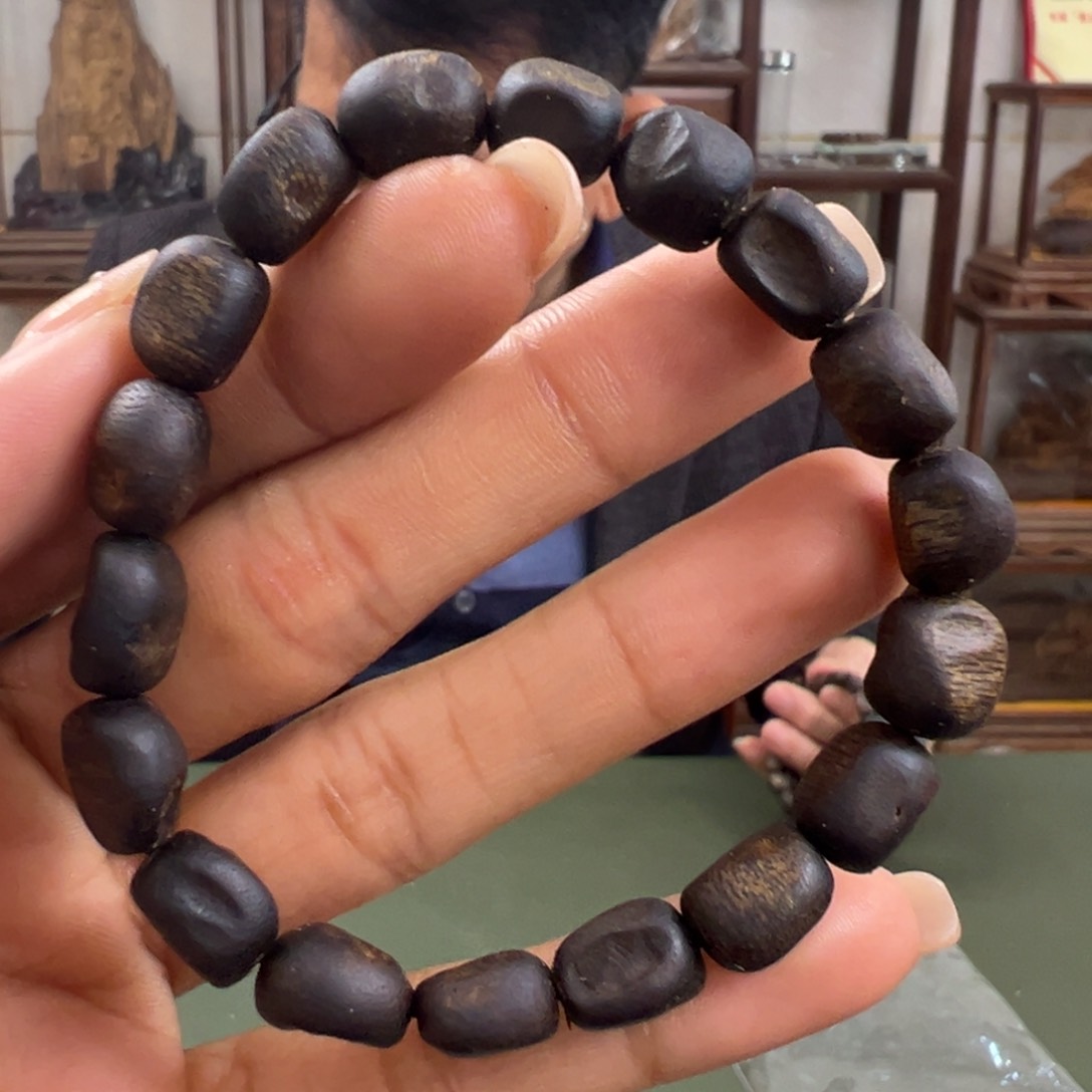 沉香手串海南流油王沉水留疤卡9/10g+单圈