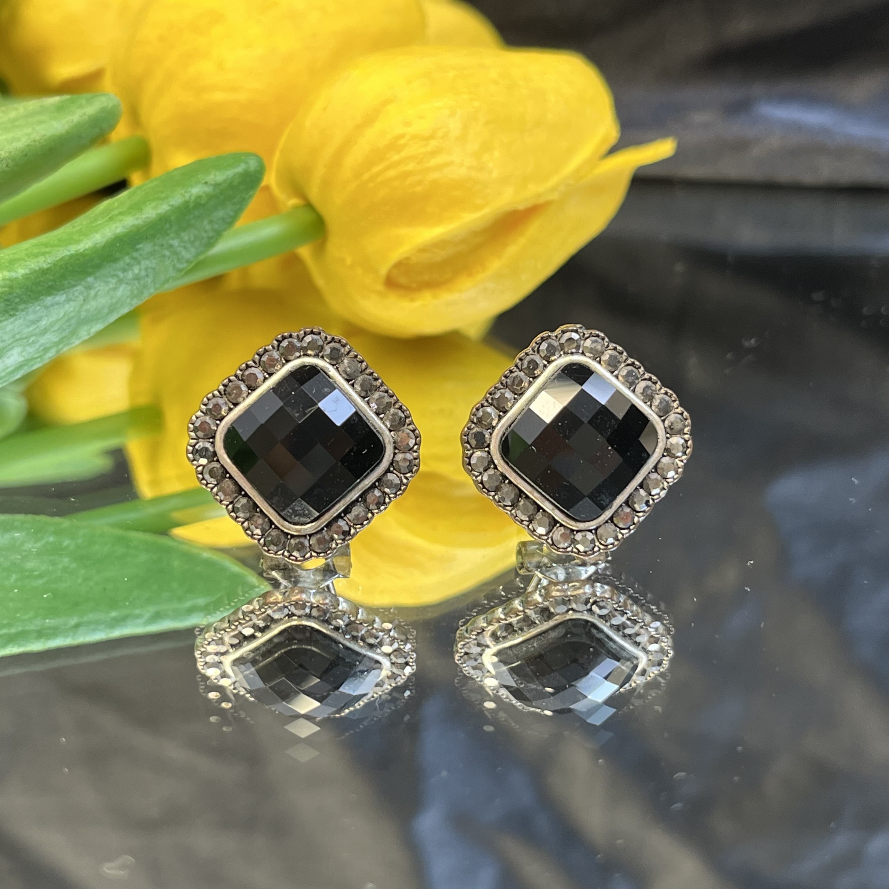 铜合金树脂耳饰美耳钉耳环黑色女经典复古气质手工简约小众素款