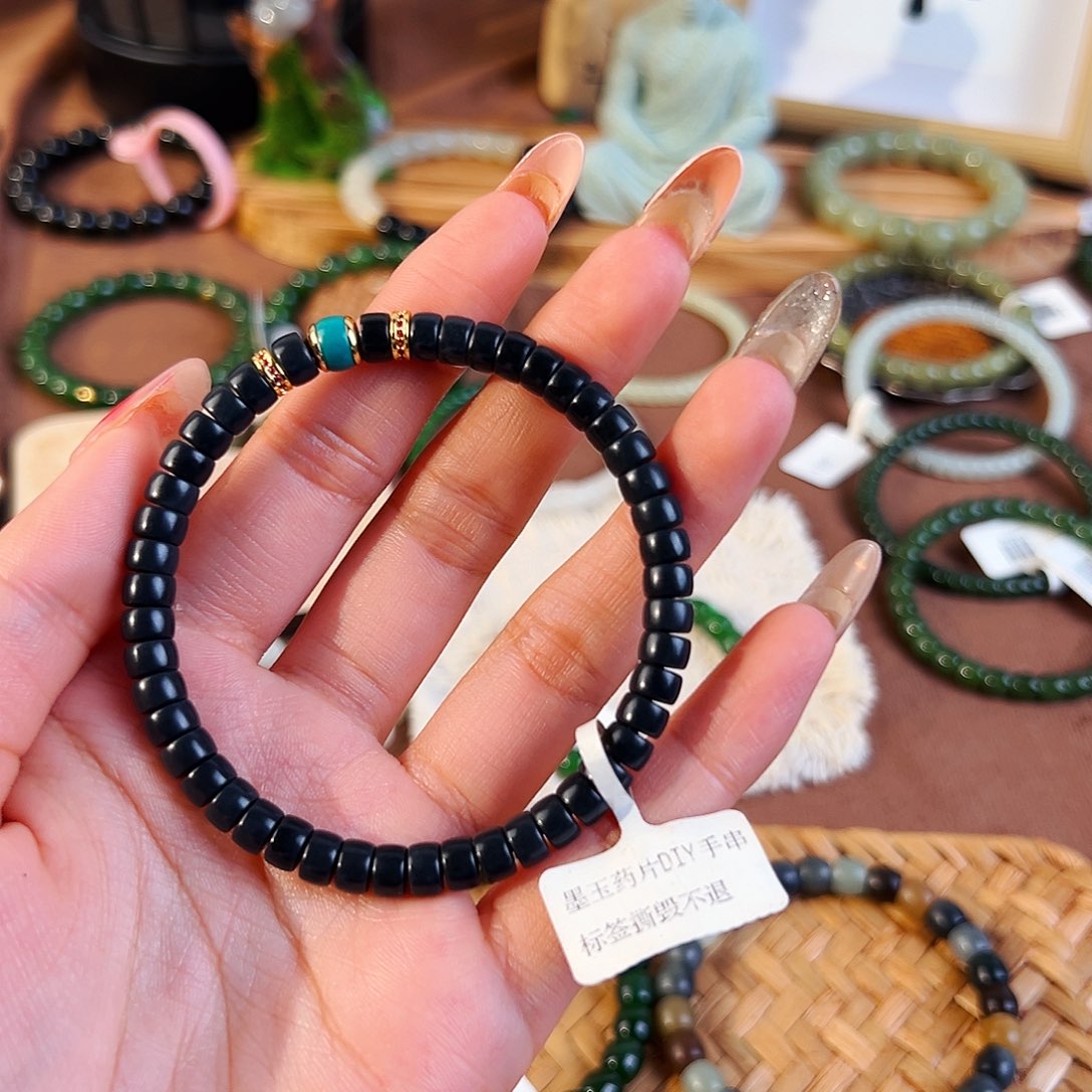 *****和田玉未镶嵌手串