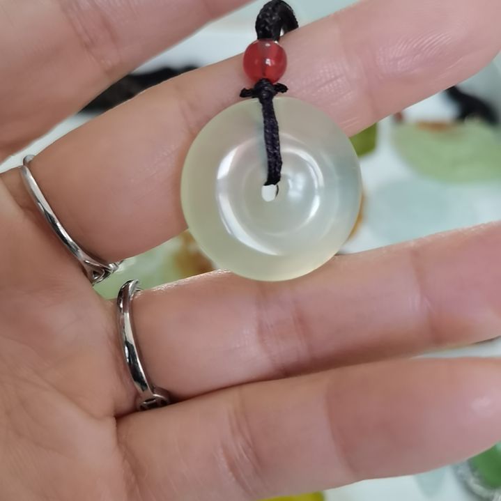 未镶嵌蛇纹石玉吊坠