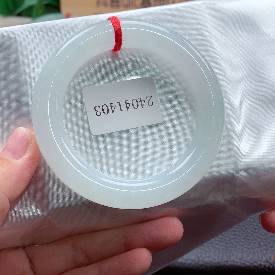 未镶嵌手镯（圆镯）翡翠97号，天然A货翡翠手镯