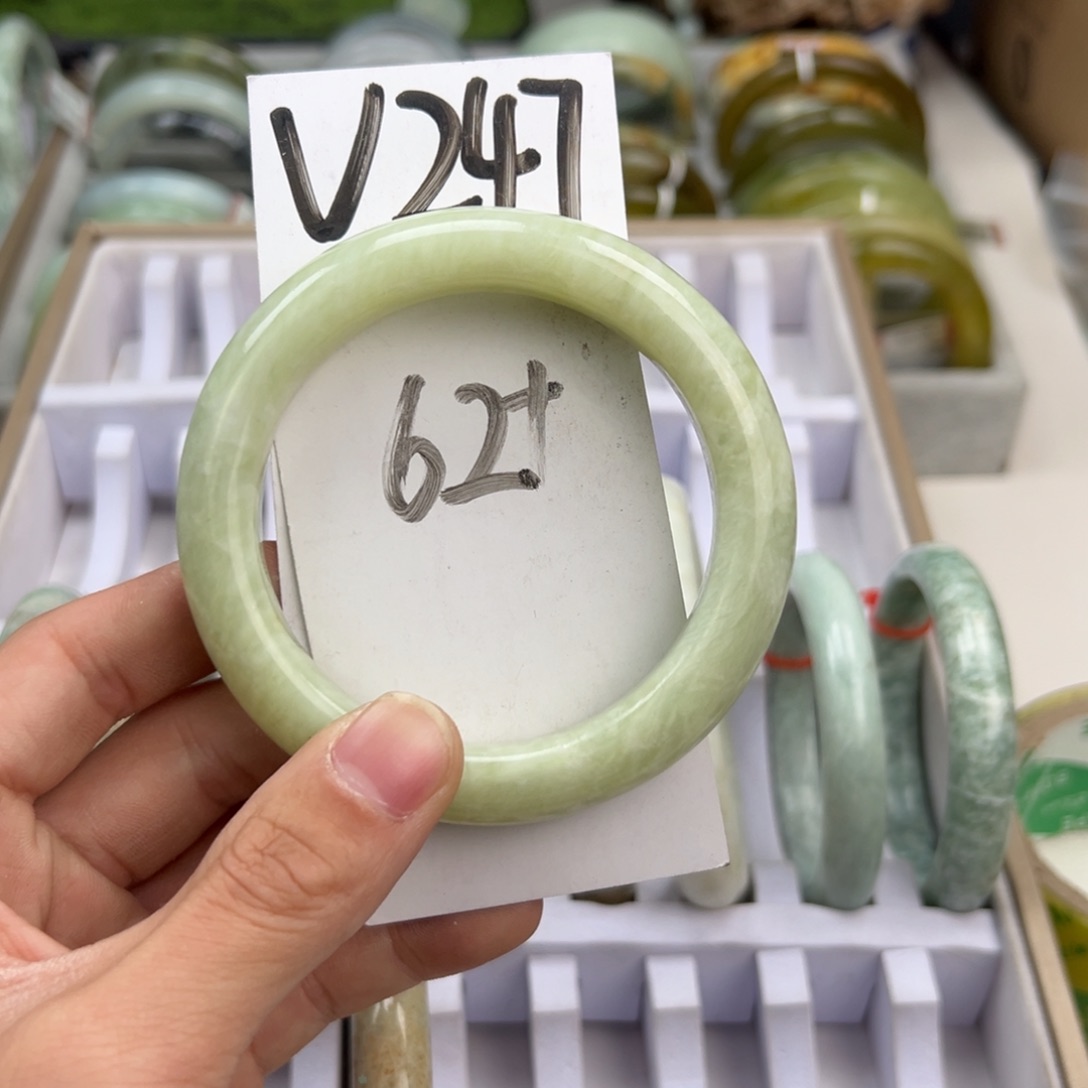 岫玉手镯未镶嵌天然岫玉