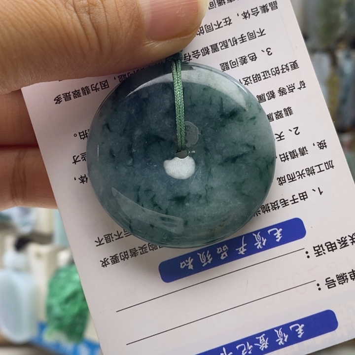 翡翠未镶嵌颈饰好