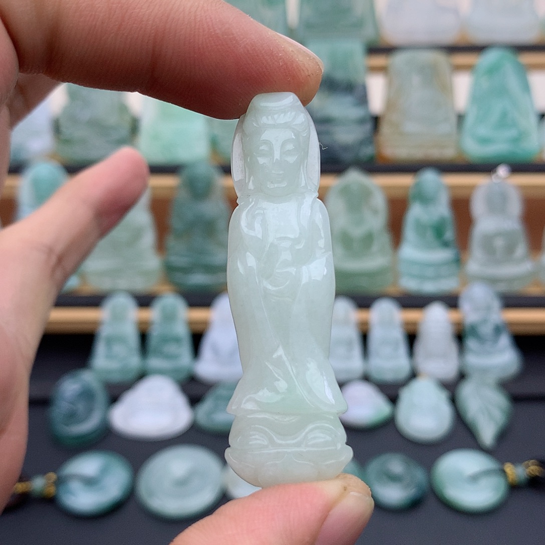 翡翠未镶嵌颈饰南海观音