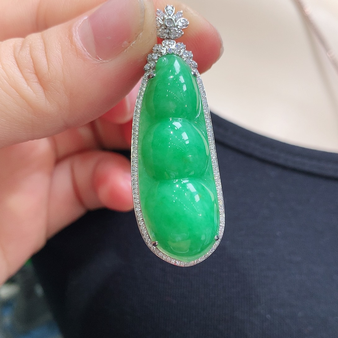 翡翠颈饰18K金镶嵌福豆