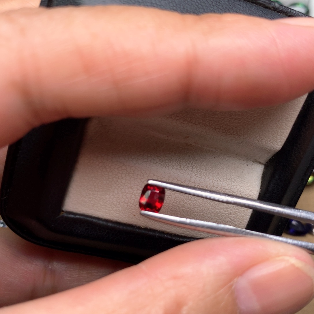 尖晶石裸石未镶嵌