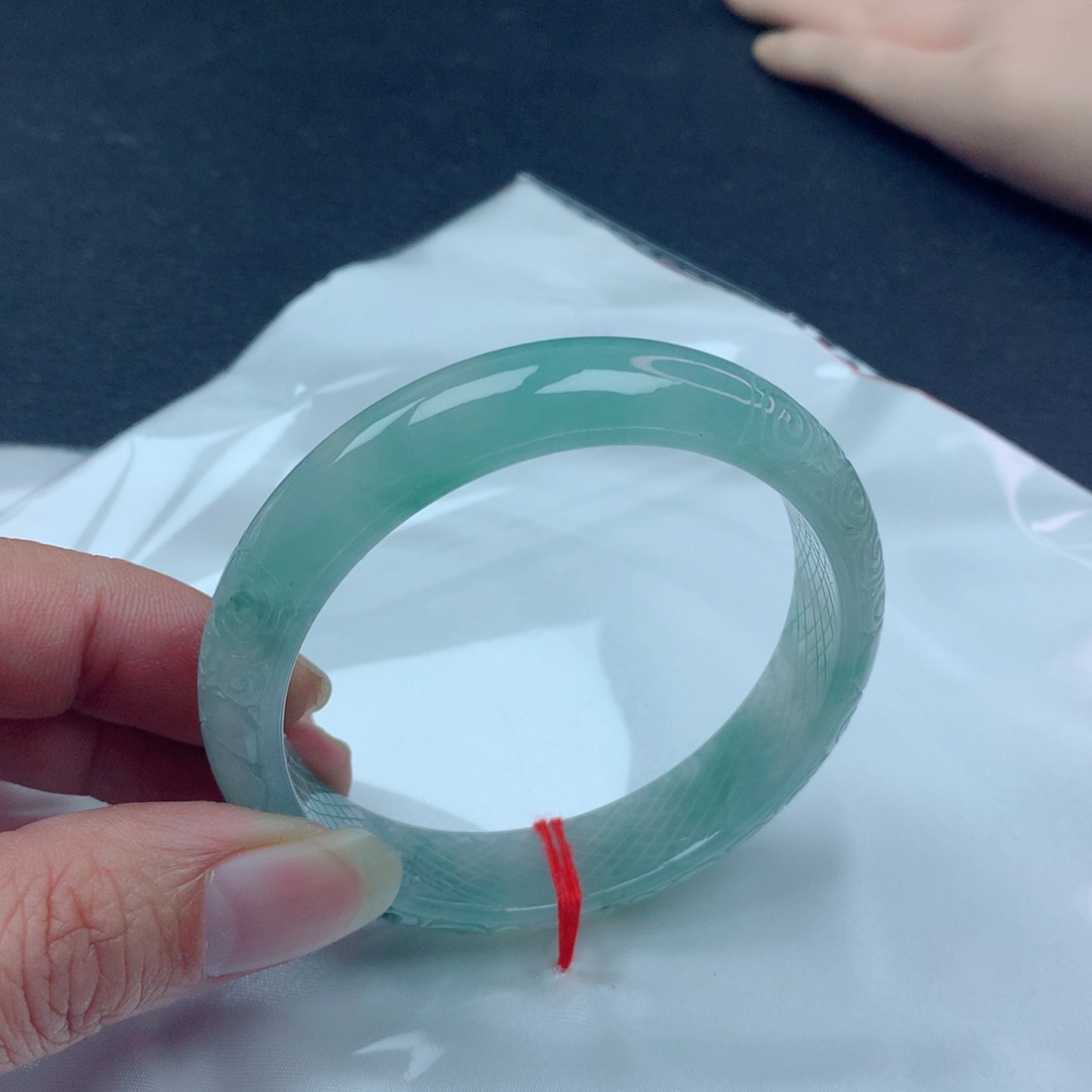 翡翠手镯未镶嵌翡翠手镯