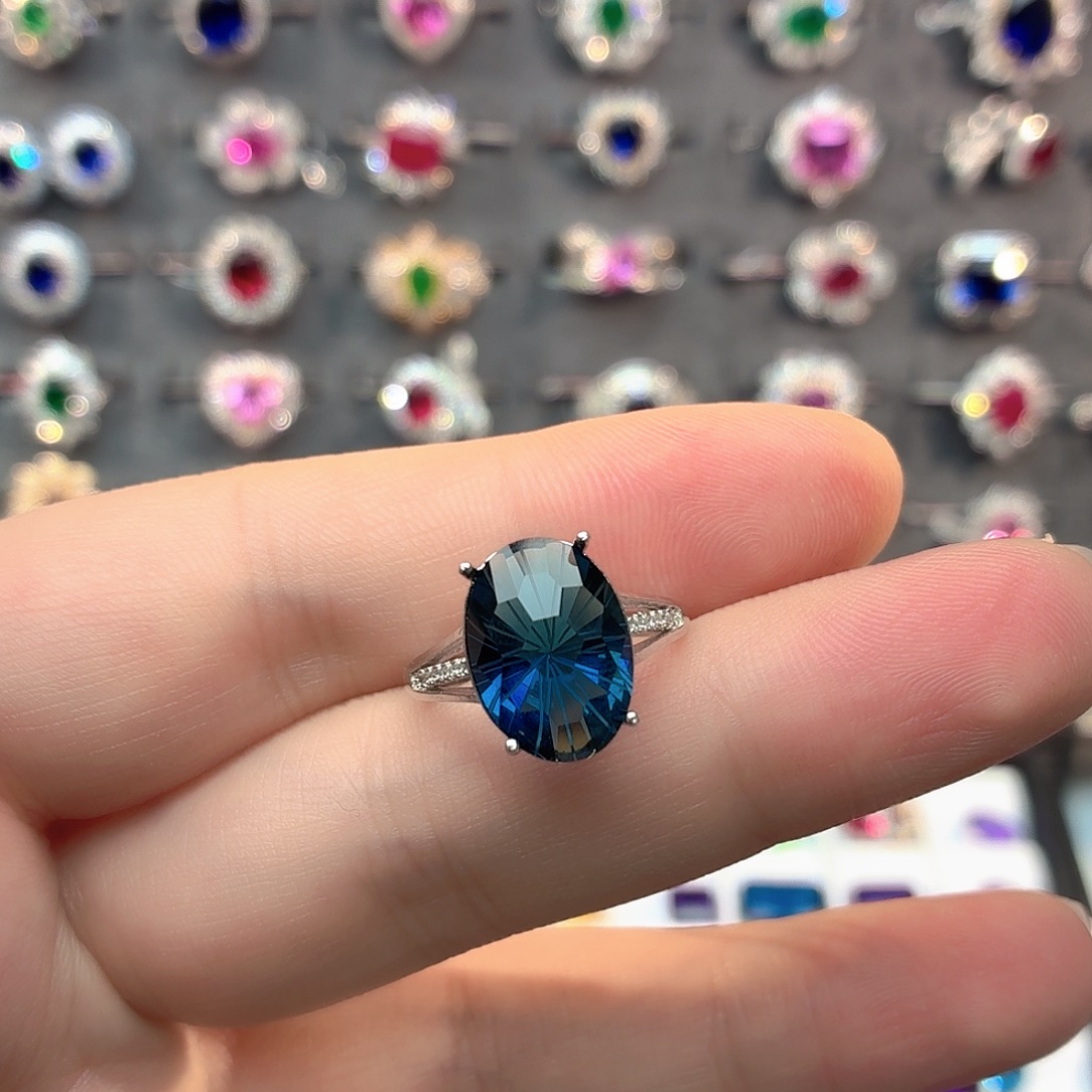 925银培育伦敦蓝色托帕宝石