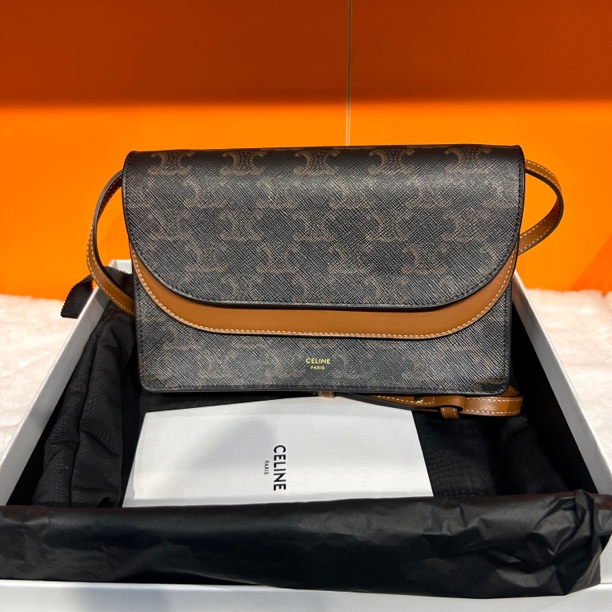 99新 Celine/思琳 信封款 经典老花