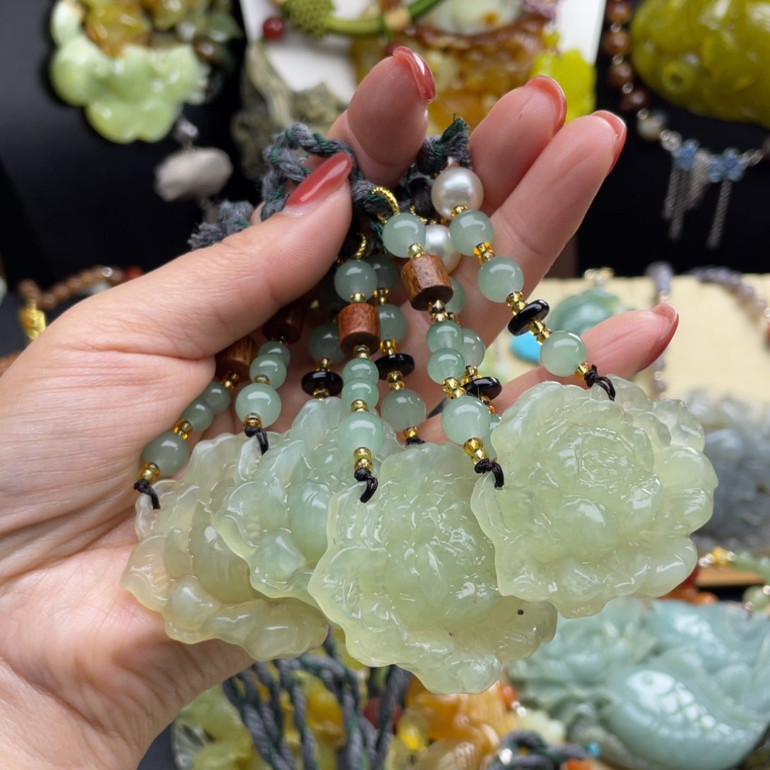 未镶嵌蛇纹石玉颈饰