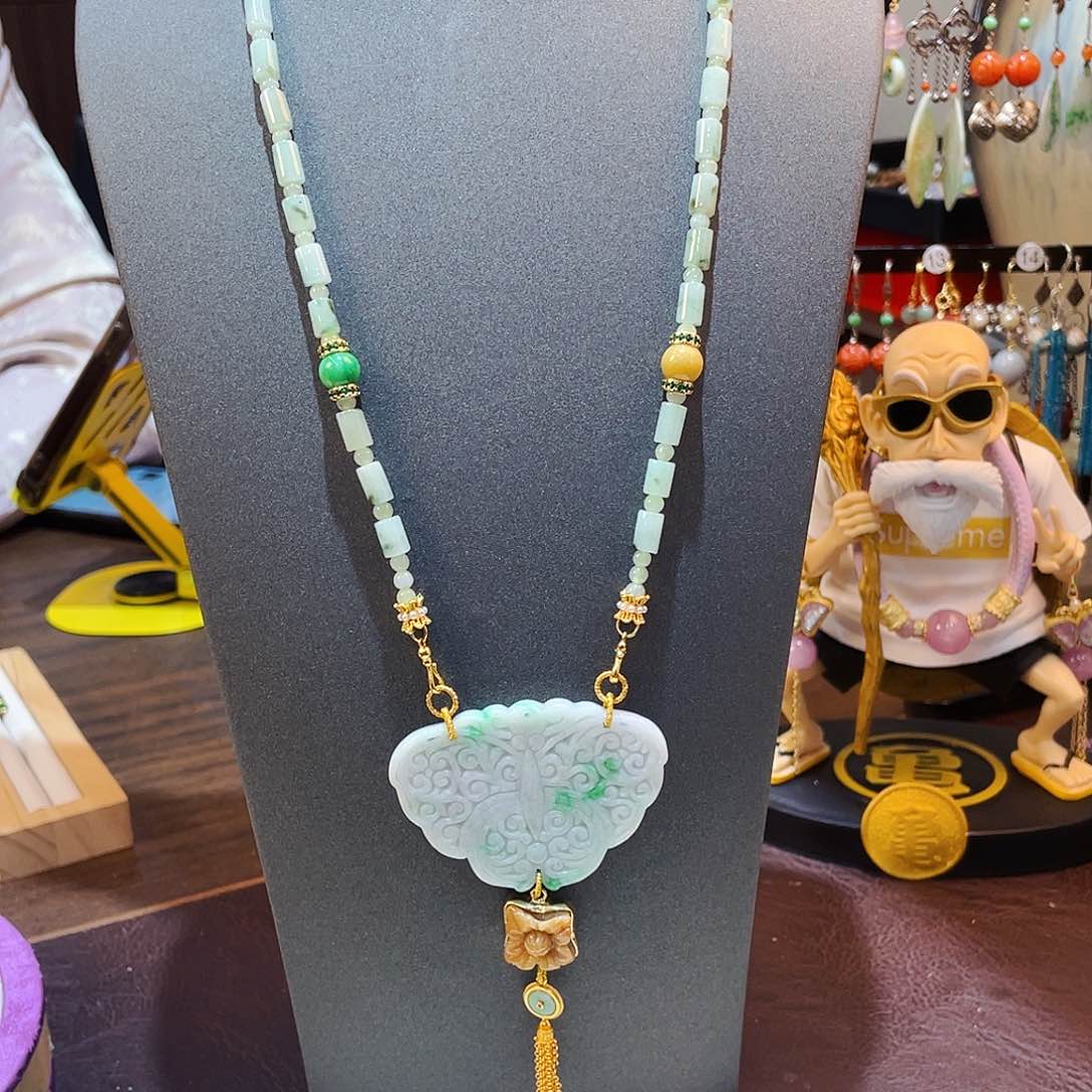 翡翠颈饰未镶嵌颈饰