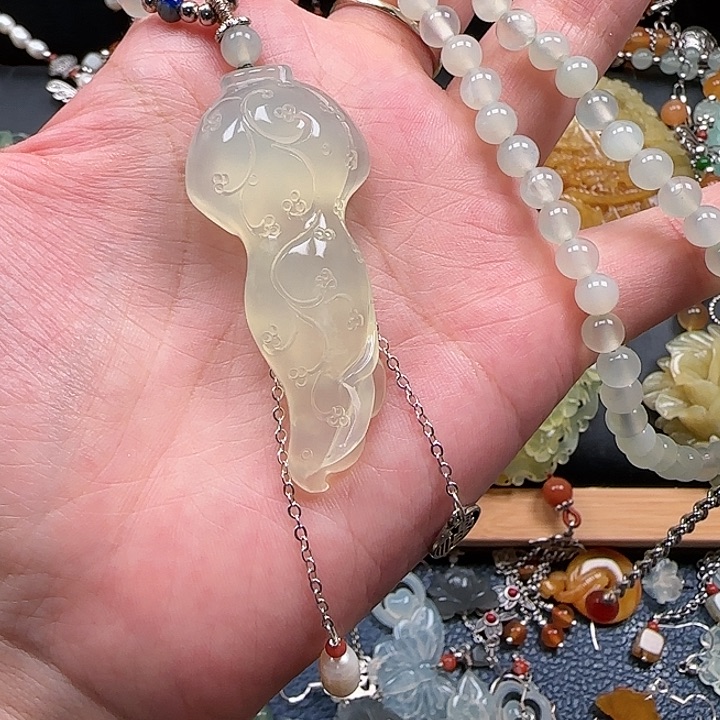 蛇纹石玉挂件合金