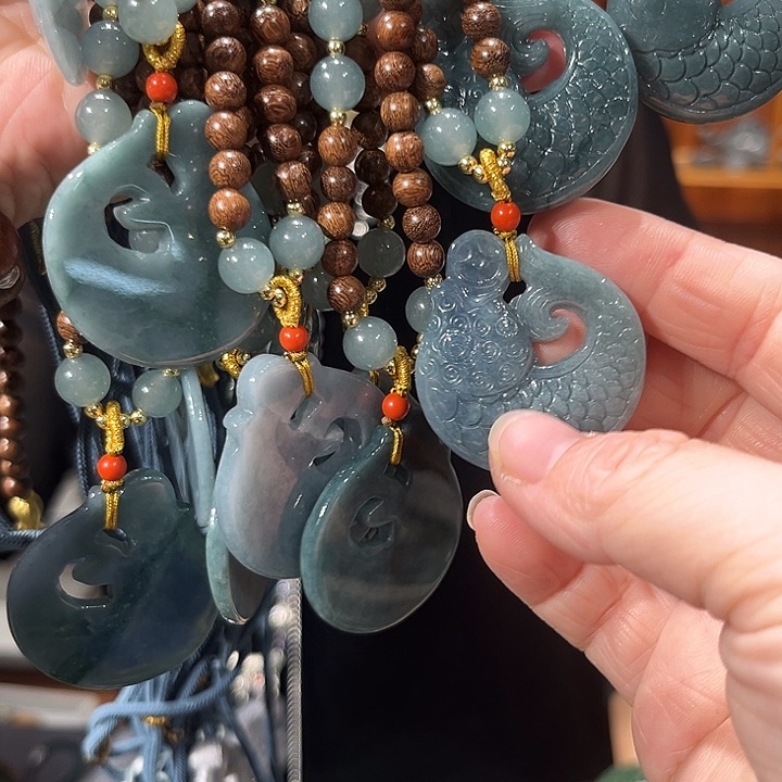 颈饰未镶嵌和田玉（糖玉）