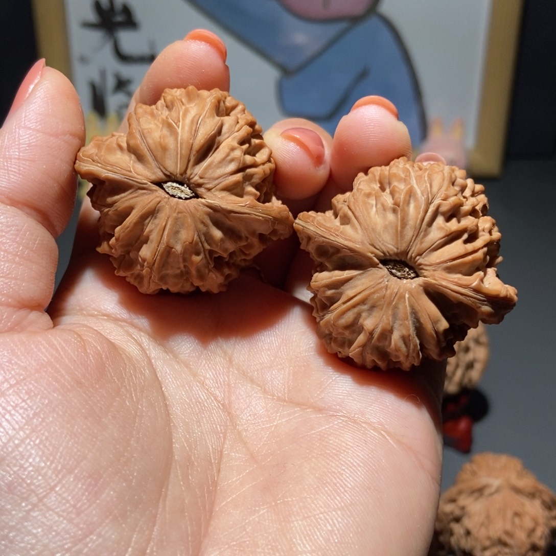 ゞ***.文玩核桃吊坠磨盘42