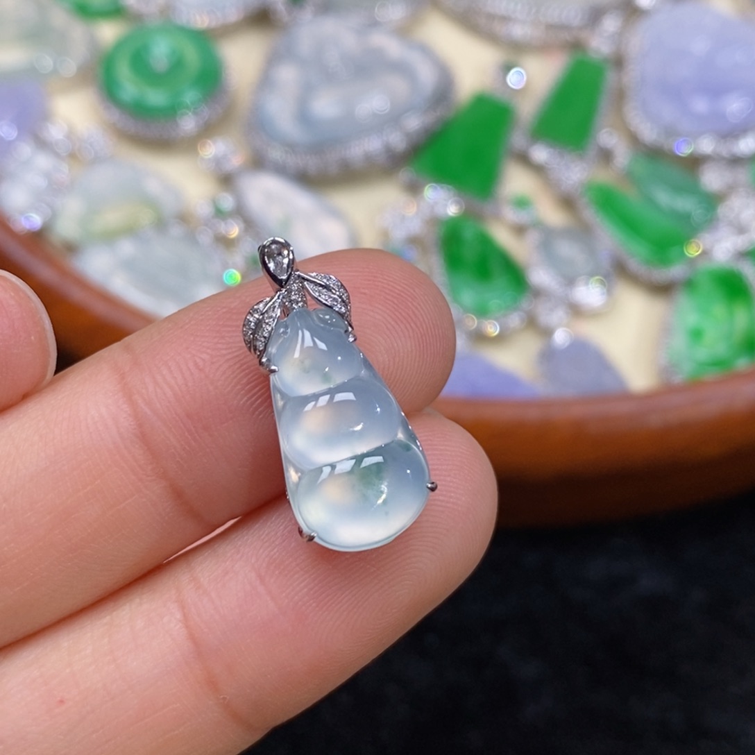 翡翠吊坠(赠链)18K金镶嵌