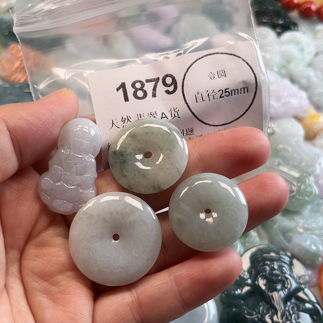 翡翠未镶嵌颈饰哈哈哈