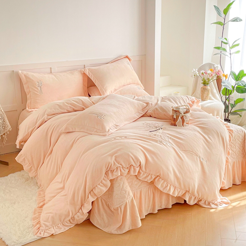 新款轻奢加厚牛奶绒韩版床盖款绣花手工花加厚保暖防静电四件套