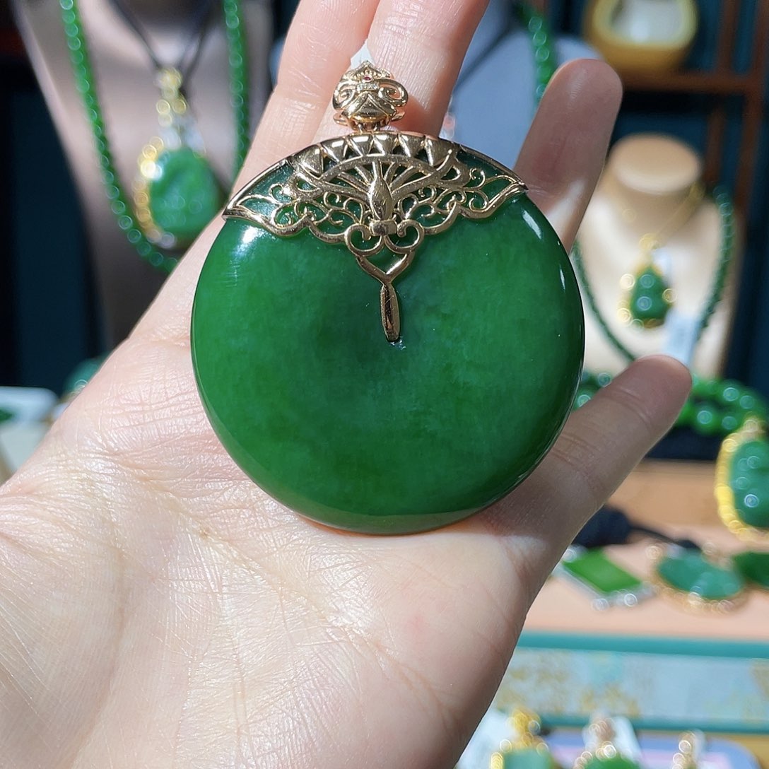 和田玉（碧玉）吊坠18K金镶嵌