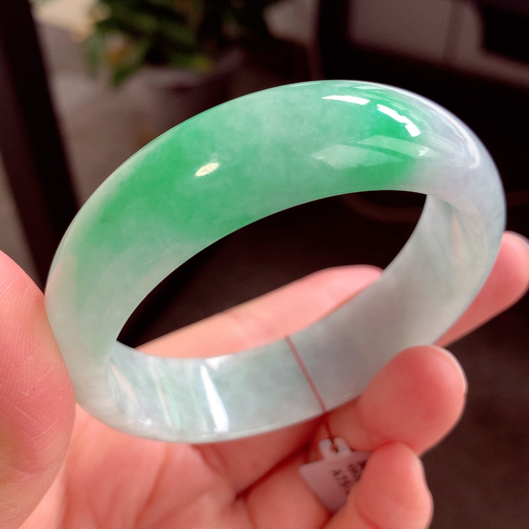 翡翠手镯未镶嵌缅甸翡翠