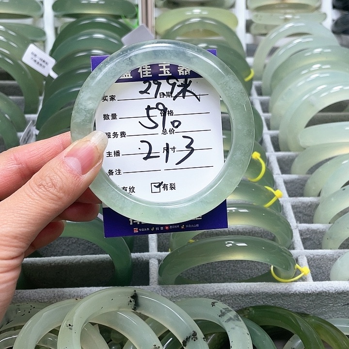 蛇纹石玉手镯未镶嵌