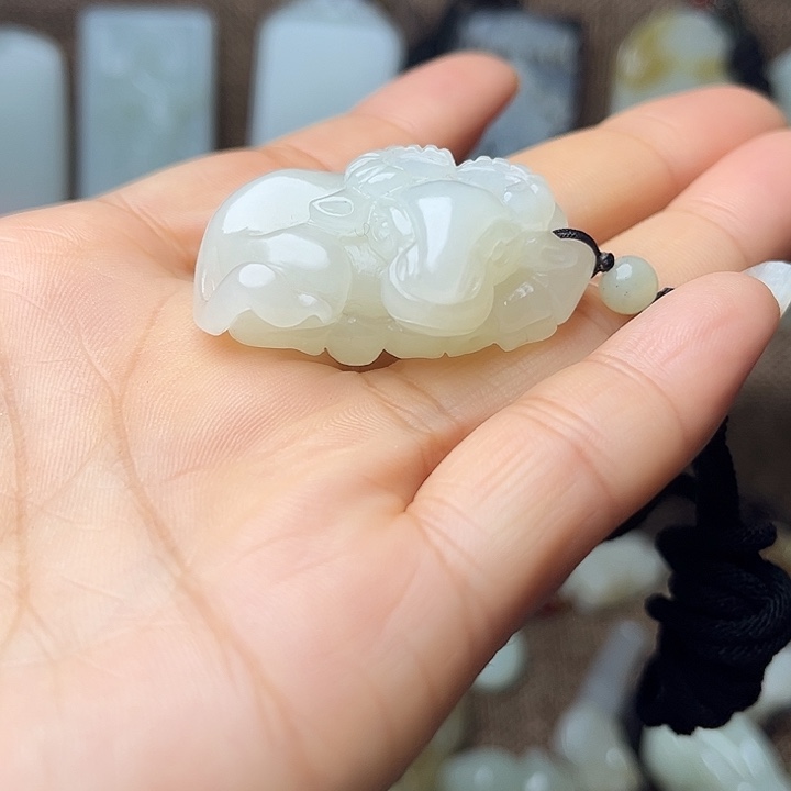 和田玉（糖玉）未镶嵌颈饰