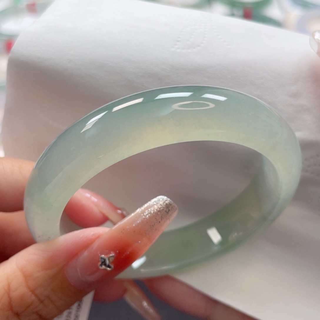 【闪购商品】翡翠手镯未镶嵌晴绿清新自然53.3圈2号