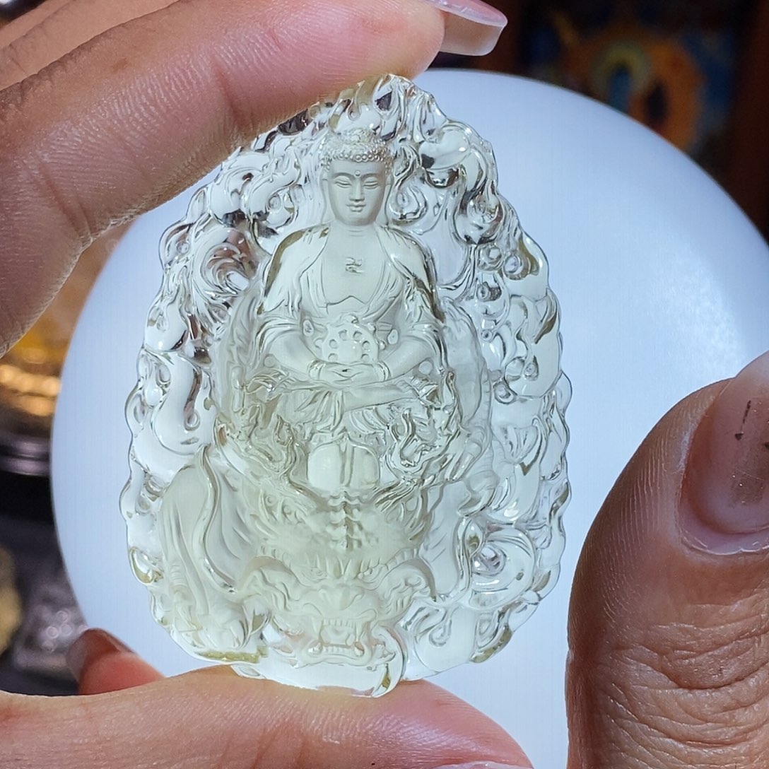 戎***秋未镶嵌水晶颈饰吊坠